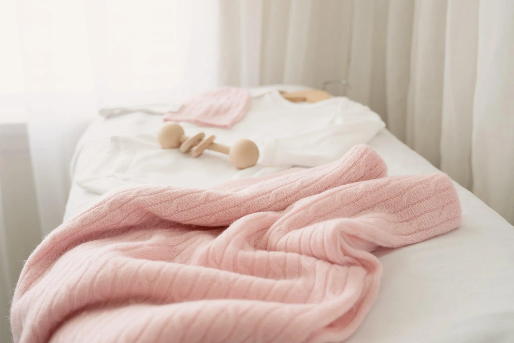 Cashmere Cable Knit Baby Blanket - Blush