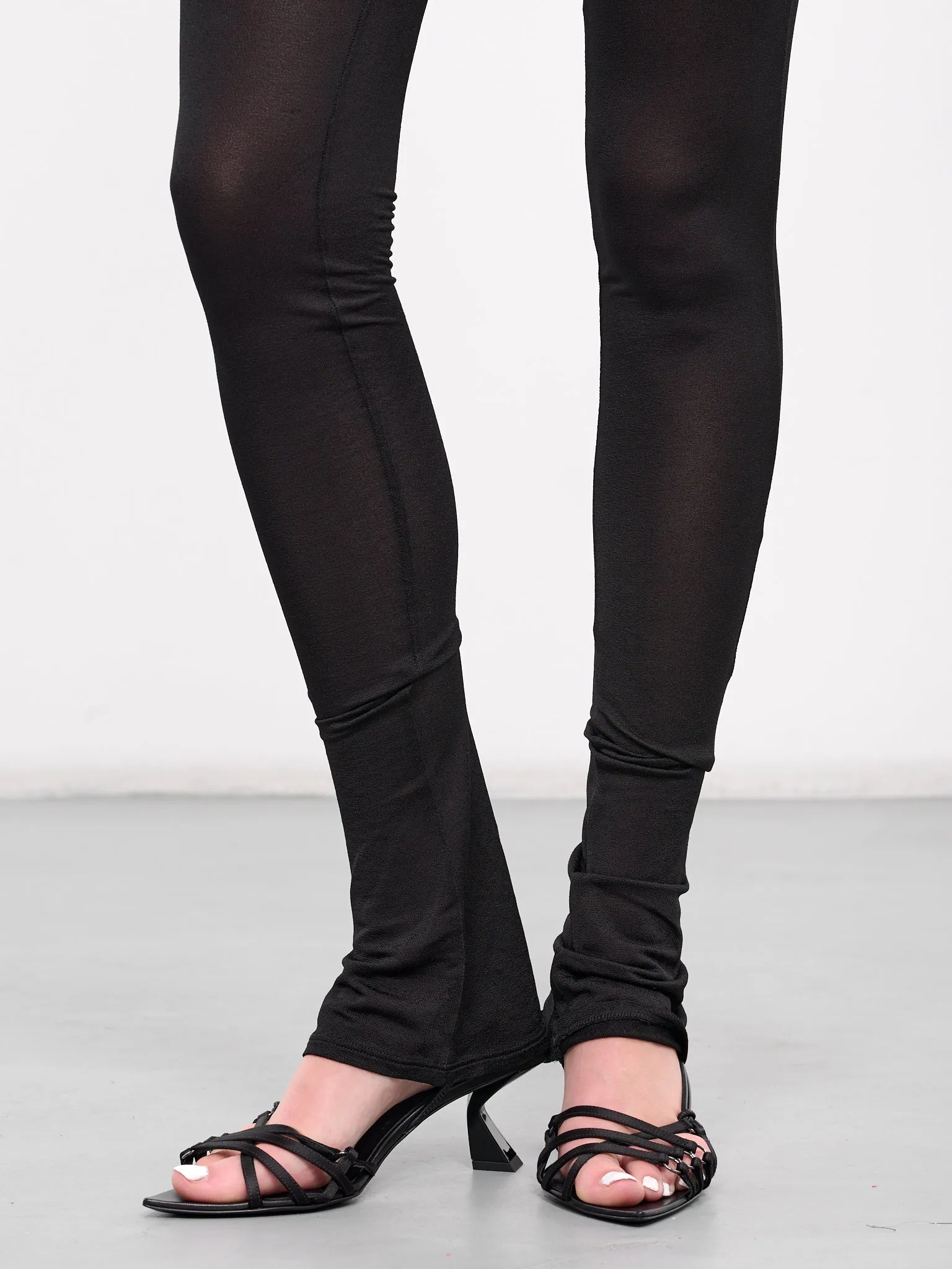 Fitted Leggings (4P050A-N0990-BLACK)