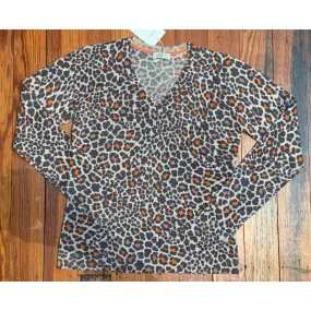 Kinross Cashmere Leopard Vee