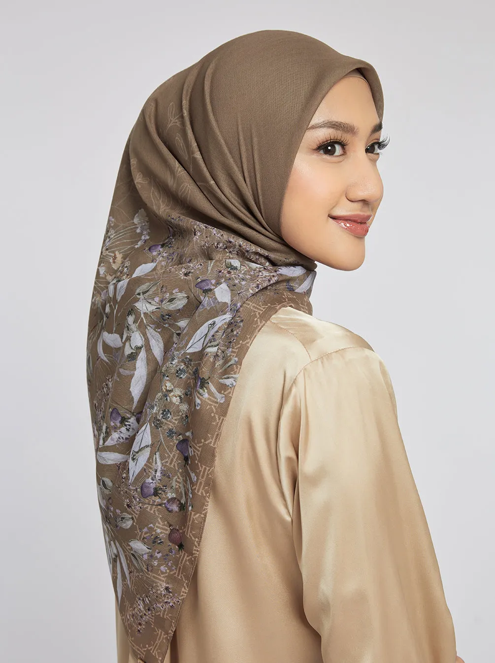 SENARA SIGNATURE SCARF BROWN