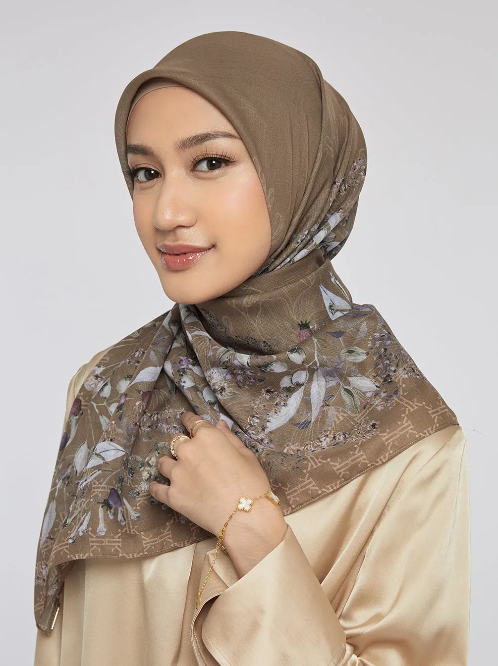 SENARA SIGNATURE SCARF BROWN