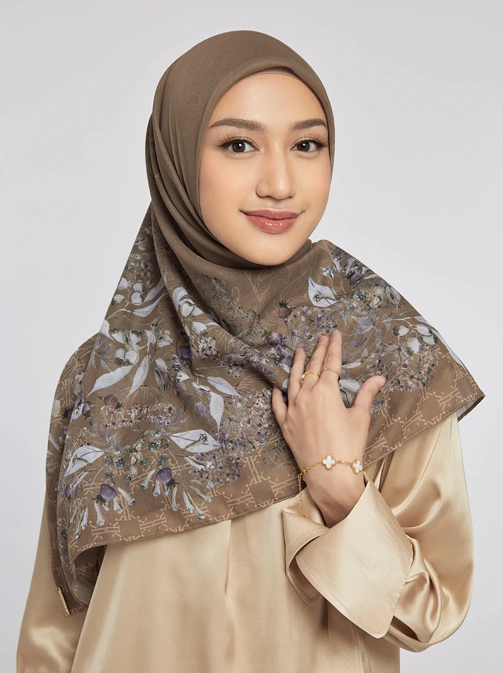 SENARA SIGNATURE SCARF BROWN